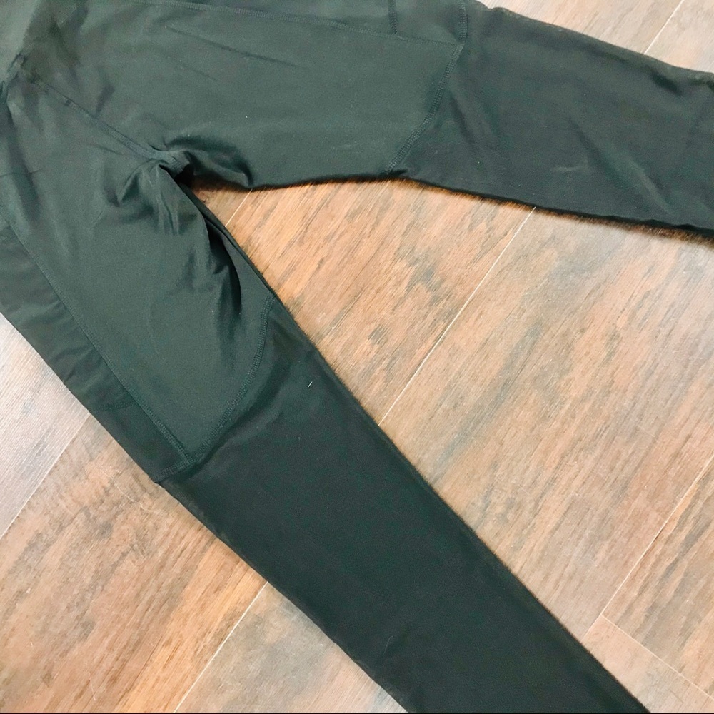 Mesh Insert High-Rise Capri Leggings - Picture 5 of 7